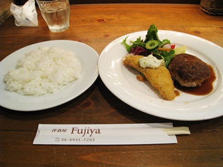 本日のランチ(大分産サワラのフライ・ハンバーグ)