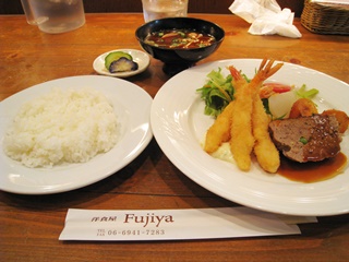 本日のランチ(エビフライ・ミートローフ)