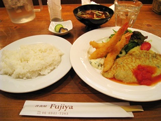 本日のランチ(エビフライ・スパニッシュオムレツ)