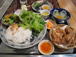 さらめしセット(鶏肉の米粉揚げ)+生春巻き