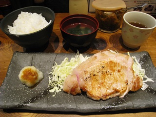 ロースステーキ定食