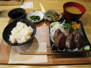 カツをの藁焼きたたき定食