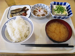 いわしの梅煮・あじ南蛮漬・冷奴・ごはん・みそ汁