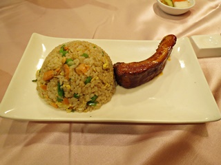 子排鮭魚炒飯(チャーハン　スペアリブ添え)