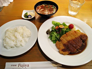 本日のランチ(国産豚ロースカツレツ　パスタ添え)