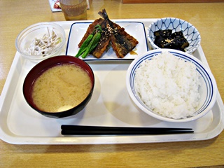 さんま蒲焼き・なす揚げびたし・ごぼうサラダ・ごはん・みそ汁