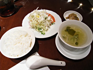 ご飯・漬物・サラダ・スープ