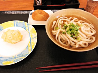 冷やしぶっかけうどん(小)・稲荷・半熟玉子天