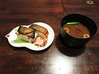 食事 焼き鯖棒寿司 赤出し