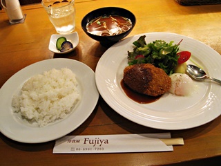 本日のランチ(ミンチカツ　温度玉子添え)