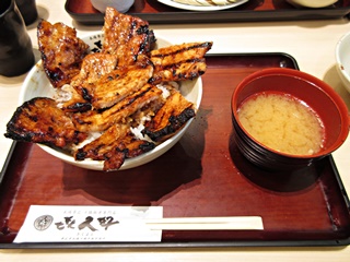十勝豚丼（黒ダレ・肉重ね盛り）
