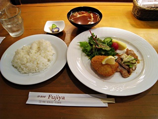 本日のランチ(帆立とエビのクリームコロッケ・三重県産豚ローステリヤキ)