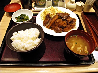 じっくりたれ漬け　豚しょうが焼き定食