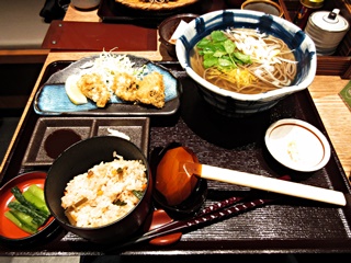 牡蠣フライとあんかけそばの定食