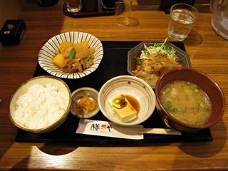 豚の生姜焼きと肉じゃが膳