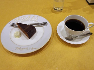 デザート(宝塚ホテルのザッハトルテ)・コーヒー