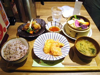 海老マヨチリと鶏黒酢野菜あんかけ膳