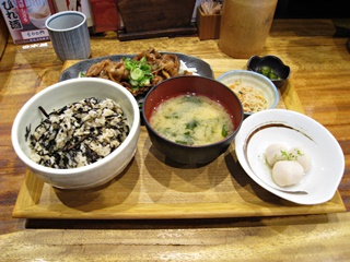 豚肩ロースの生姜焼き定食