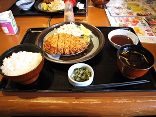 ロースとんかつ定食