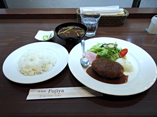 本日のランチ(ミンチカツ ロースハム 温度玉子添え)