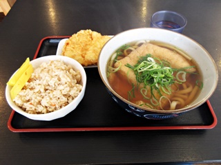 きつねうどん・鶏めし・とり天