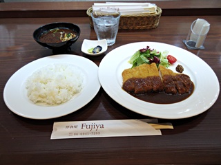 本日のランチ(三重産豚ロースカツレツ 春野菜添え)