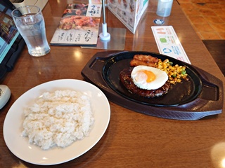 デミたまハンバーグランチ