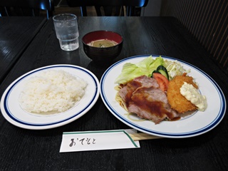 本日のランチ(豚肉の生姜焼・白身魚フライ)