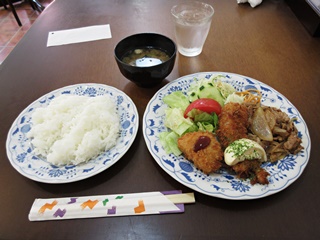 日替り定食(生姜焼き・魚フライ・コロッケ)