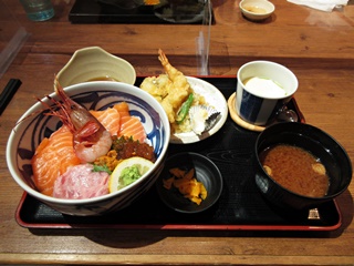 北海五色丼(天ぷら＆茶碗蒸しセット)
