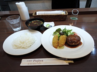 本日のランチ(三重産カキフライ・ハンバーグ)