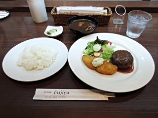 本日のランチ(サワラのフライ・ハンバーグ)