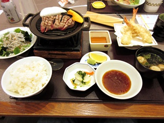 サーロインステーキと選べる副菜セット(海老天ぷら)＋しらすたっぷりハーフサラダ