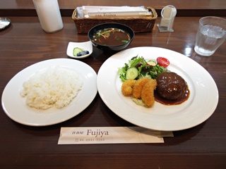 本日のランチ(エビフライ・ハンバーグ)