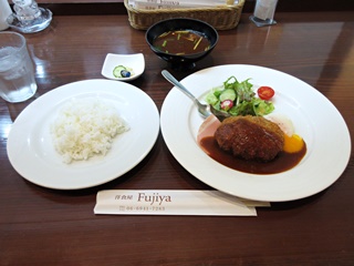 本日のランチ(ミンチカツ ロースハム 温度玉子添え)