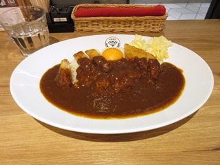 ジューシーカツカレー(卵黄トッピング)