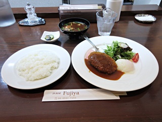 本日のランチ(ミンチカツ ロースハム 温度玉子添え)