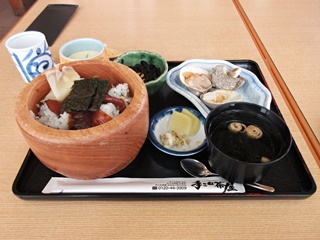 てこねずし定食