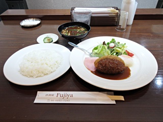 本日のランチ(ミンチカツ ロースハム 温度玉子添え)