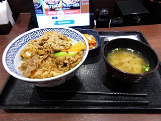 牛すき丼(並)・キムチみそ汁セット