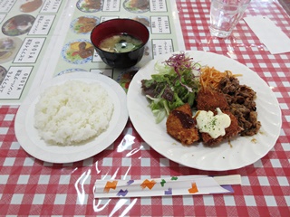 日替り定食(ポーク生姜焼き・魚フライ・コロッケ)