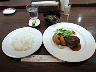 本日のランチ(エビフライ・ハンバーグ)