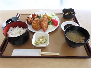 ミックスフライ定食
