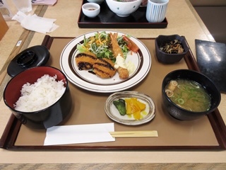 ひとくちカツとエビフライ定食
