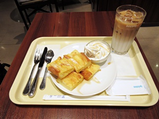 フレンチトースト(ハニーメイプル)＋アイスカフェラテ(S)"