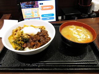 牛魯肉飯＋とん汁