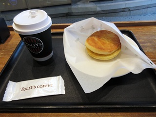 モーニングセット(イングリッシュマフィン ツナチーズ・アイスカフェラテ)