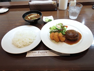 本日のランチ(エビフライ　ハンバーグ)