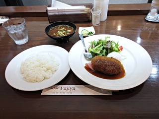 本日のランチ(ミンチカツ ロースハム 温度玉子添え)