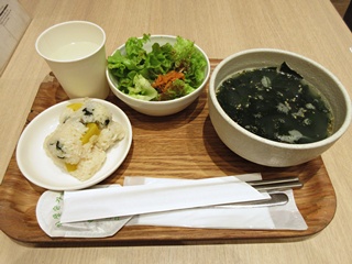 チュモッパとワカメスープ